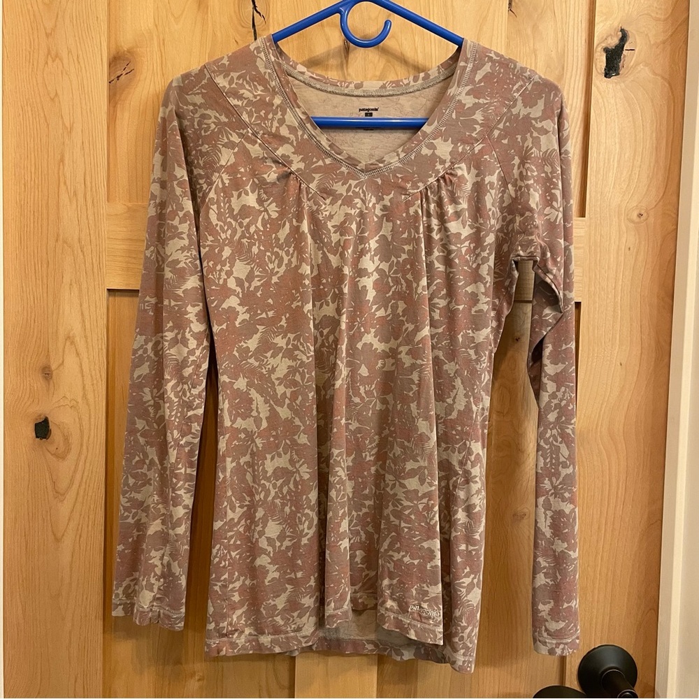 Patagonia shirt - size small - floral print - excellent preowned condition!